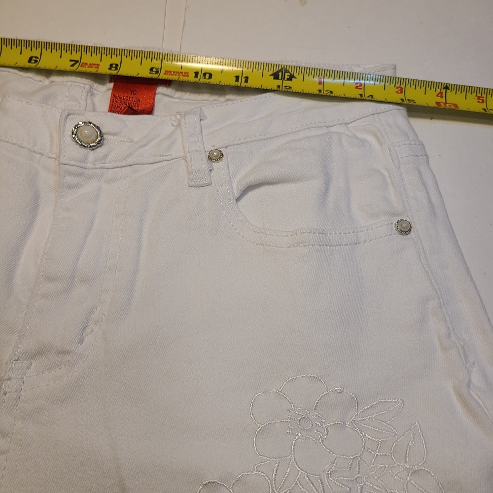 V Christina Women's Size 10 White Floral Embroidered Jeans Straight Pockets 29W - Picture 4 of 8
